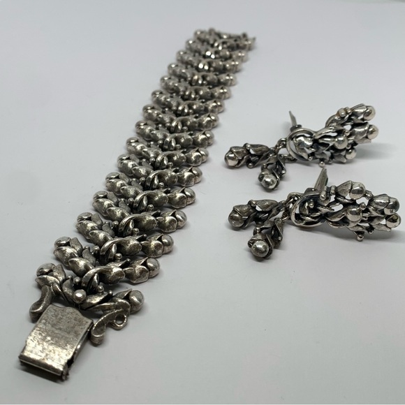 Rare Vintage Tortolani Designer Floral silvertone Bracelet & clip on earring set - Picture 1 of 8